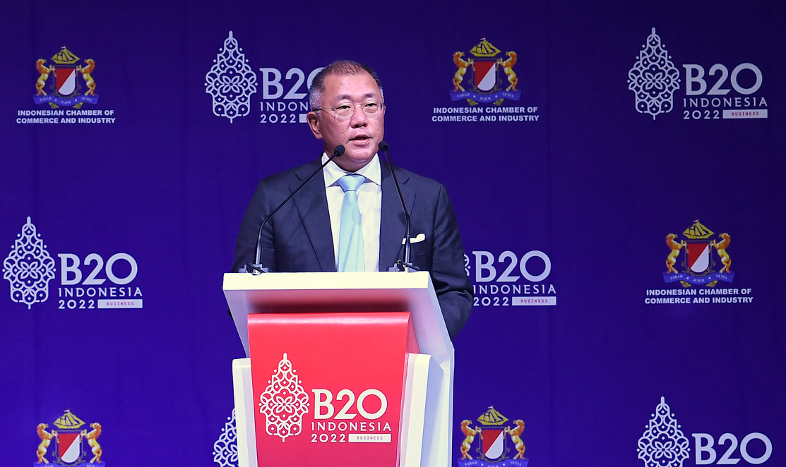El ejecutivo de Hyundai Euisun Chung se presentó en la Cumbre B20 2022 en Bali